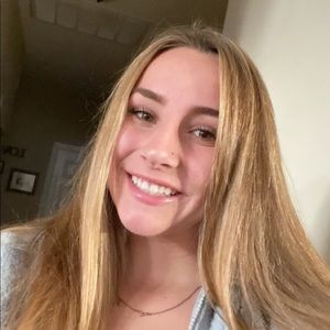 Meet your Posher, Alyssa